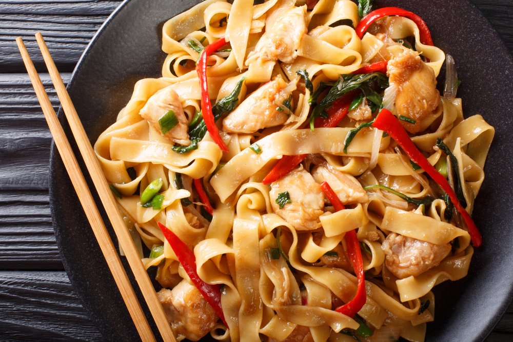 Pad Kee Mao Noodles With Chicken Basil Chili Pepper