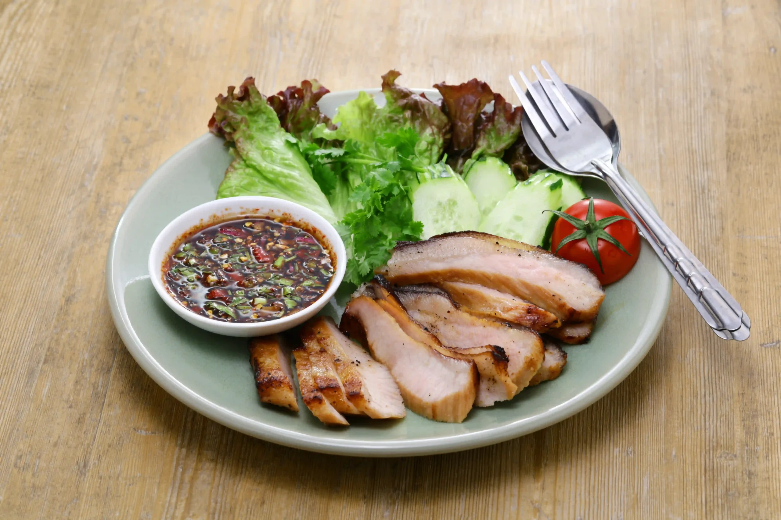 Kor Moo Yang served with Vegetables and Nam Jim Jaew